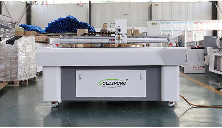 Kumaş kesme makinesi