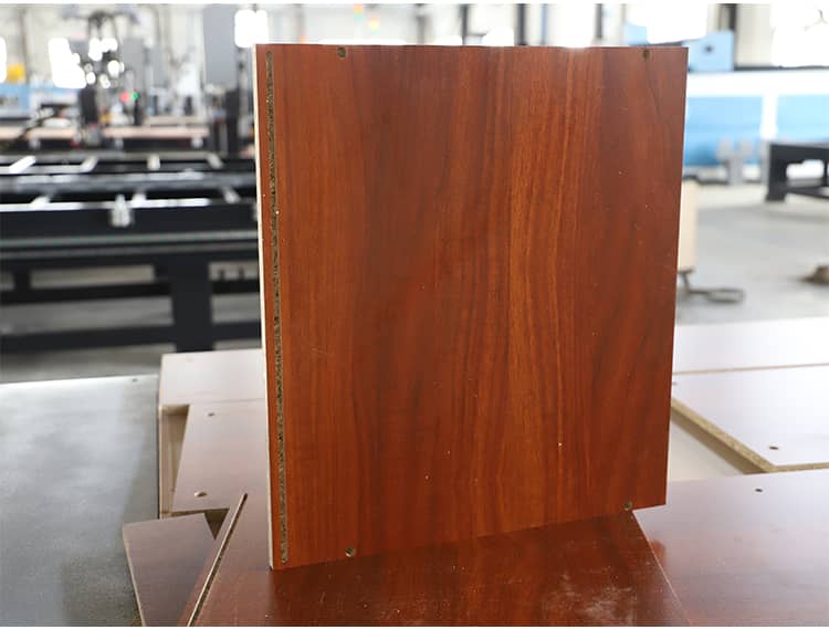 Kontrplak i&ccedil;in CNC Makinesi