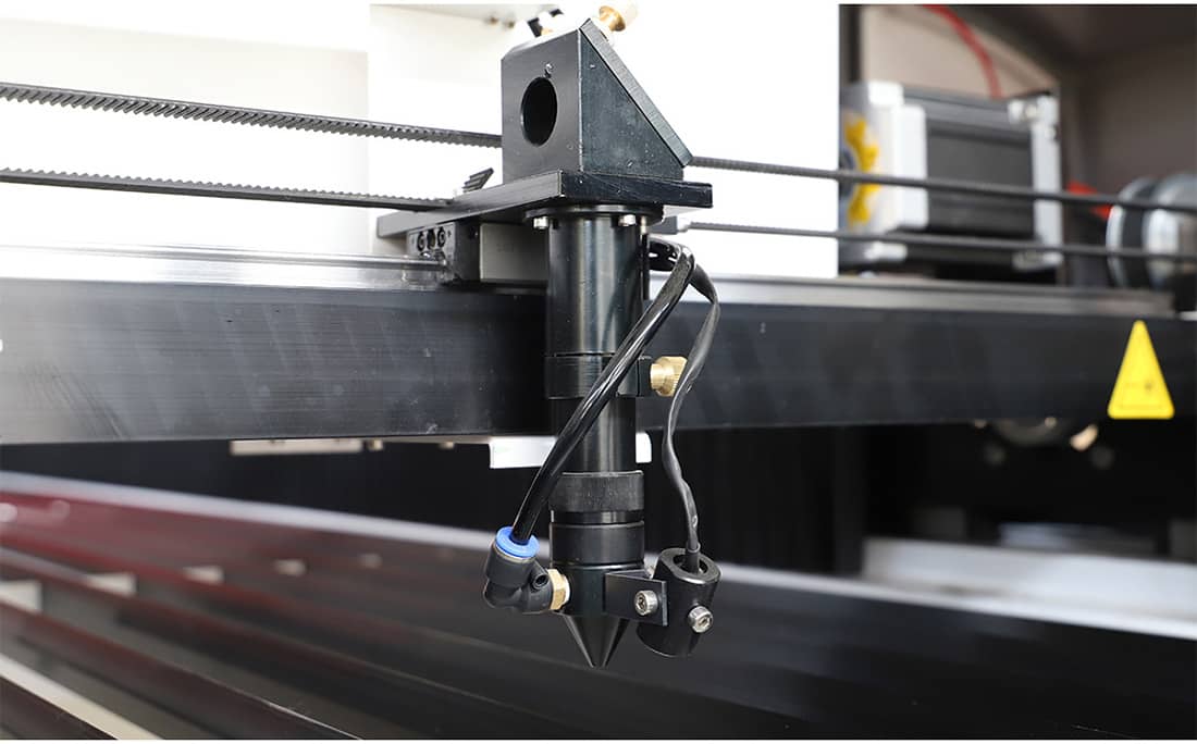 End&uuml;striyel sınıf lazer kafası