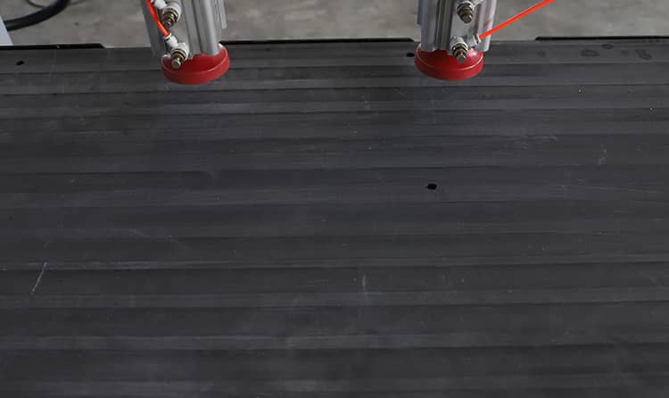 Ahşap delikleri delme i&ccedil;in makine