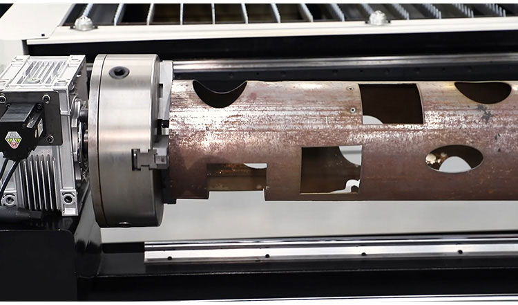 Yana monte edilmiş d&ouml;ner eksen plazma kesici