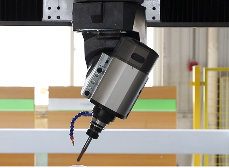 14kW SCM beş eksenli mil + salıncak kafası