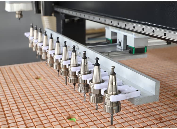 Aşağıdaki Tip İ&ccedil;i Alet Dergisi, 12 Otomatik Takım Değiştirici