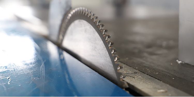 S&uuml;rg&uuml;l&uuml; Masa Grubu Testere