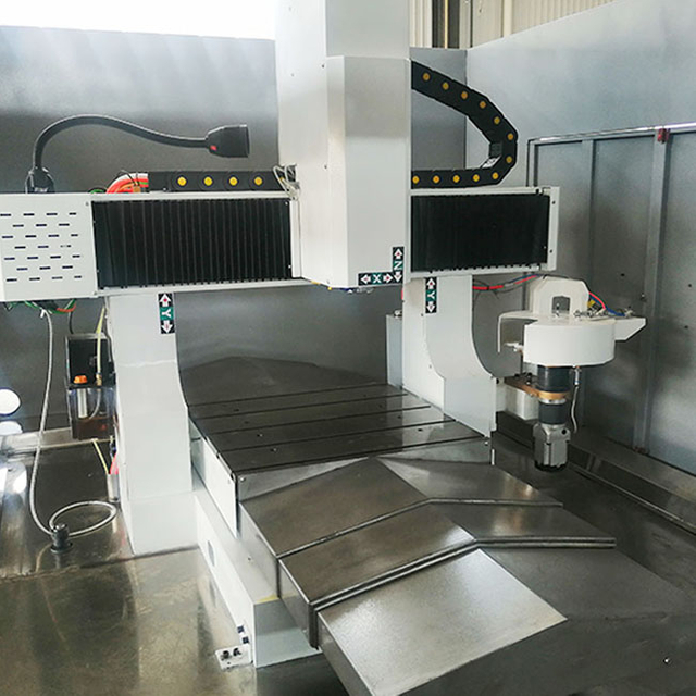 Tamamen kapalı ATC küçük CNC gravür makinesi