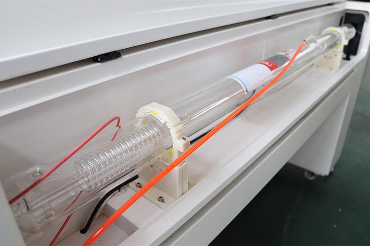 Y&uuml;ksek kaliteli CO2 lazer makinesi