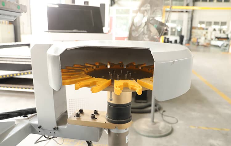 Kabinler i&ccedil;in CNC Makinesi